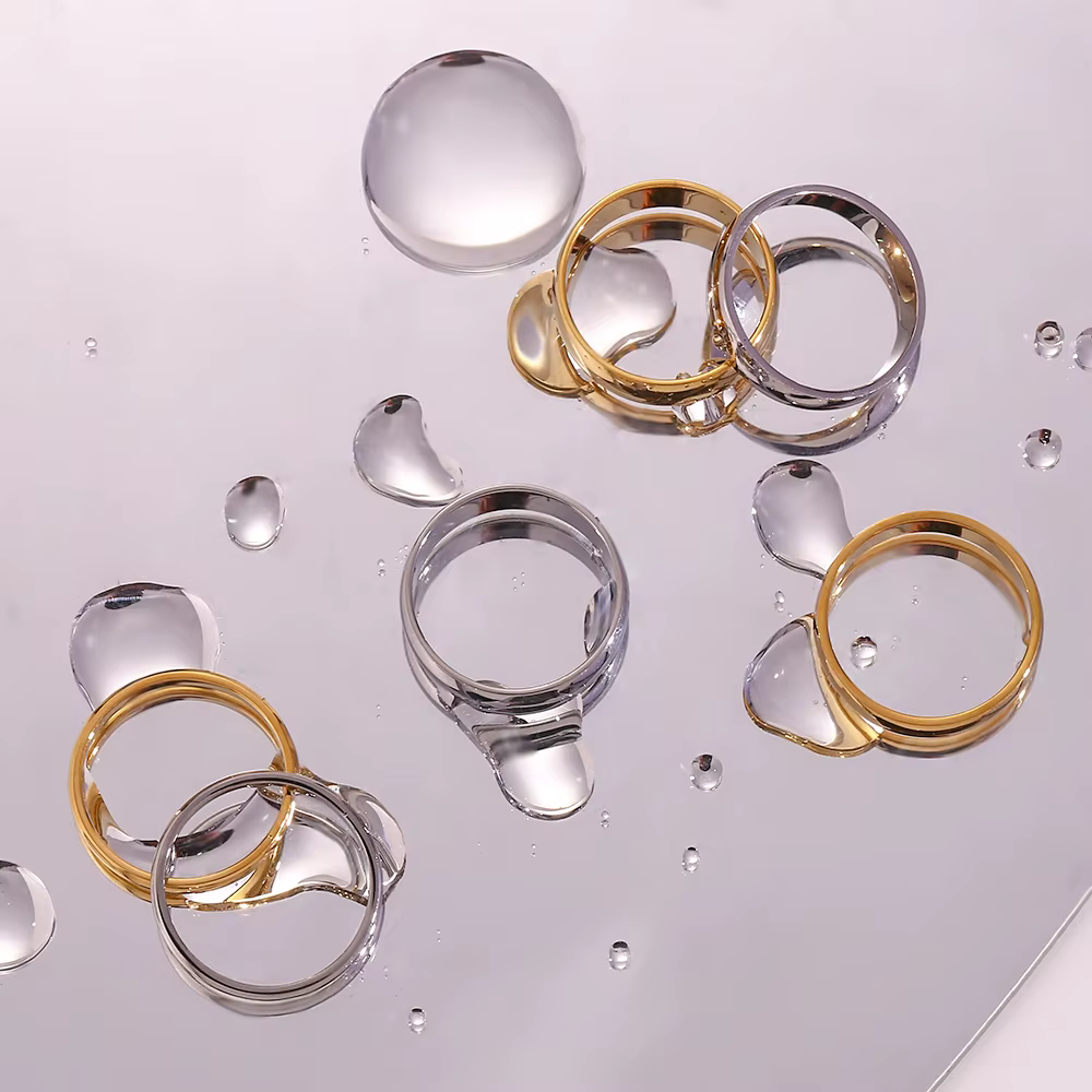 Gold rings with water droplets